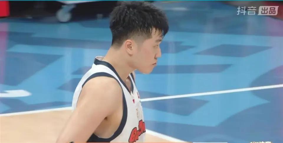 广东15分输给北京止步八强，赛后王少杰那个擦眼睛的镜头，确实挺让人感慨

竞技体