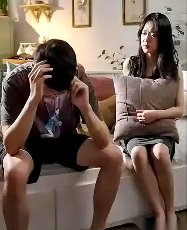 我今天听到一件毛骨悚然的事。
一个还没出生的孩子，在妈妈肚子里，用自己的小手，紧