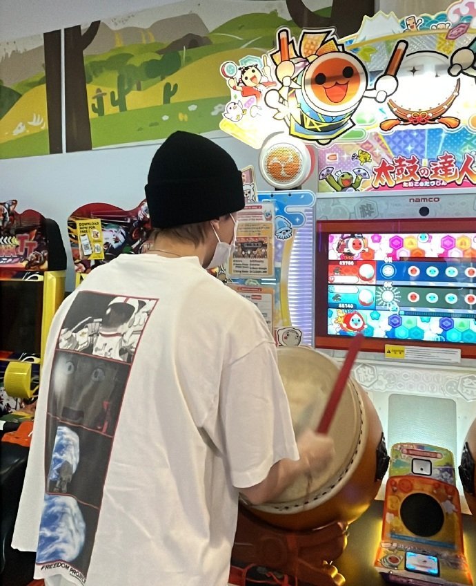 边伯贤 