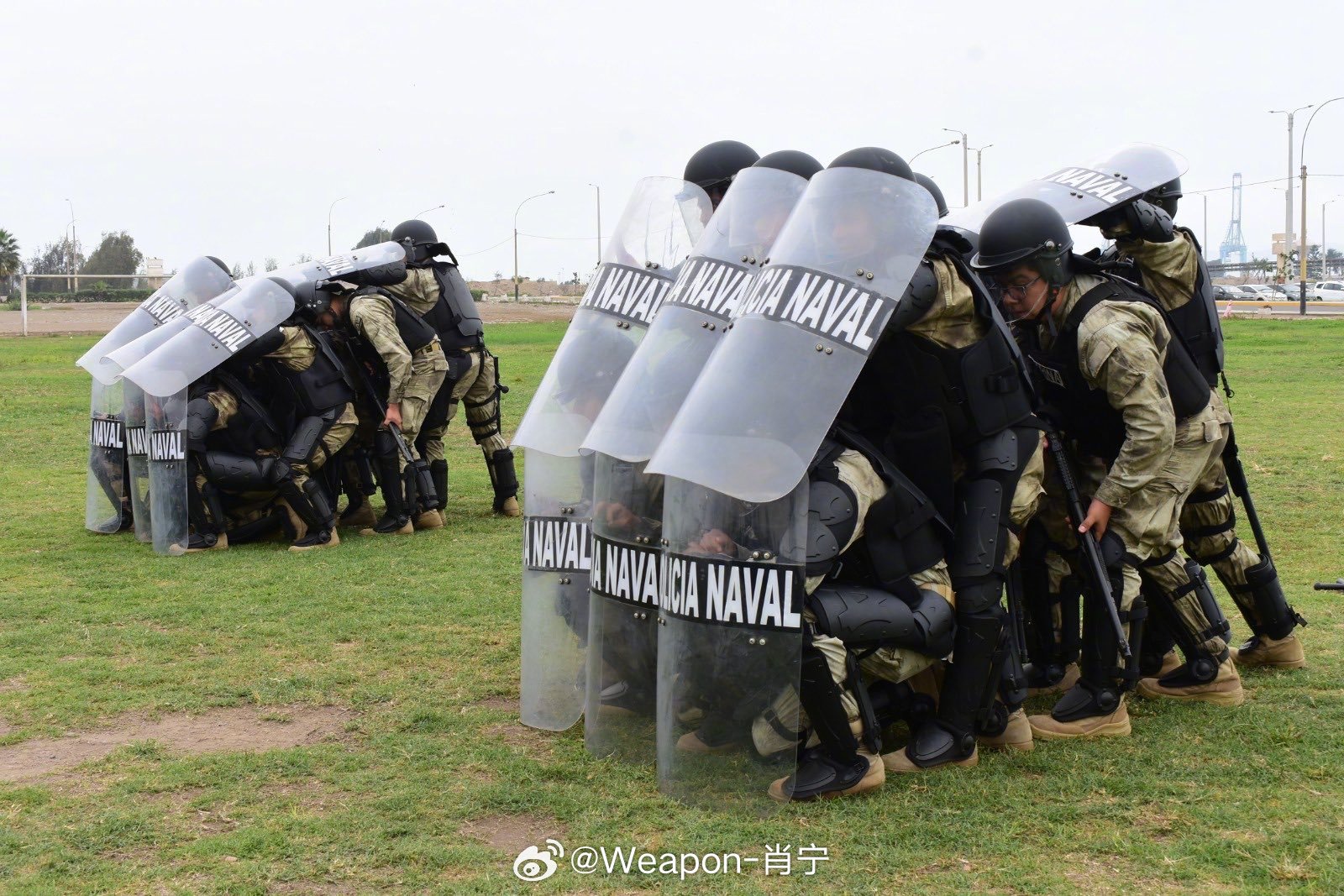 #兵器影像[超话]# 历史不会重演，但总会惊人地相似…… ​​​