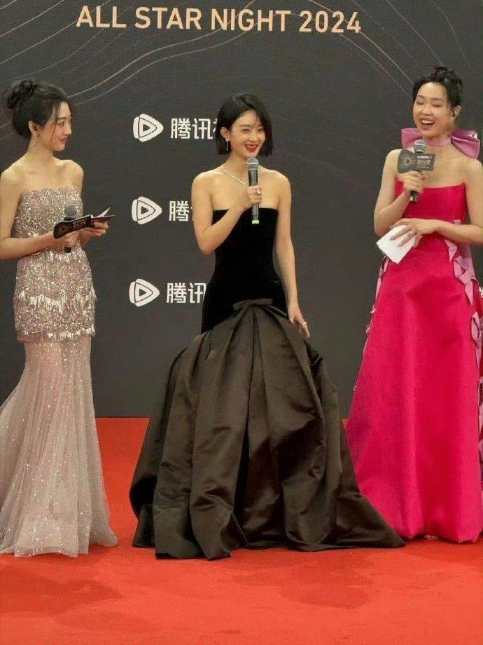 第一次见明星被主持人秒成这样的 