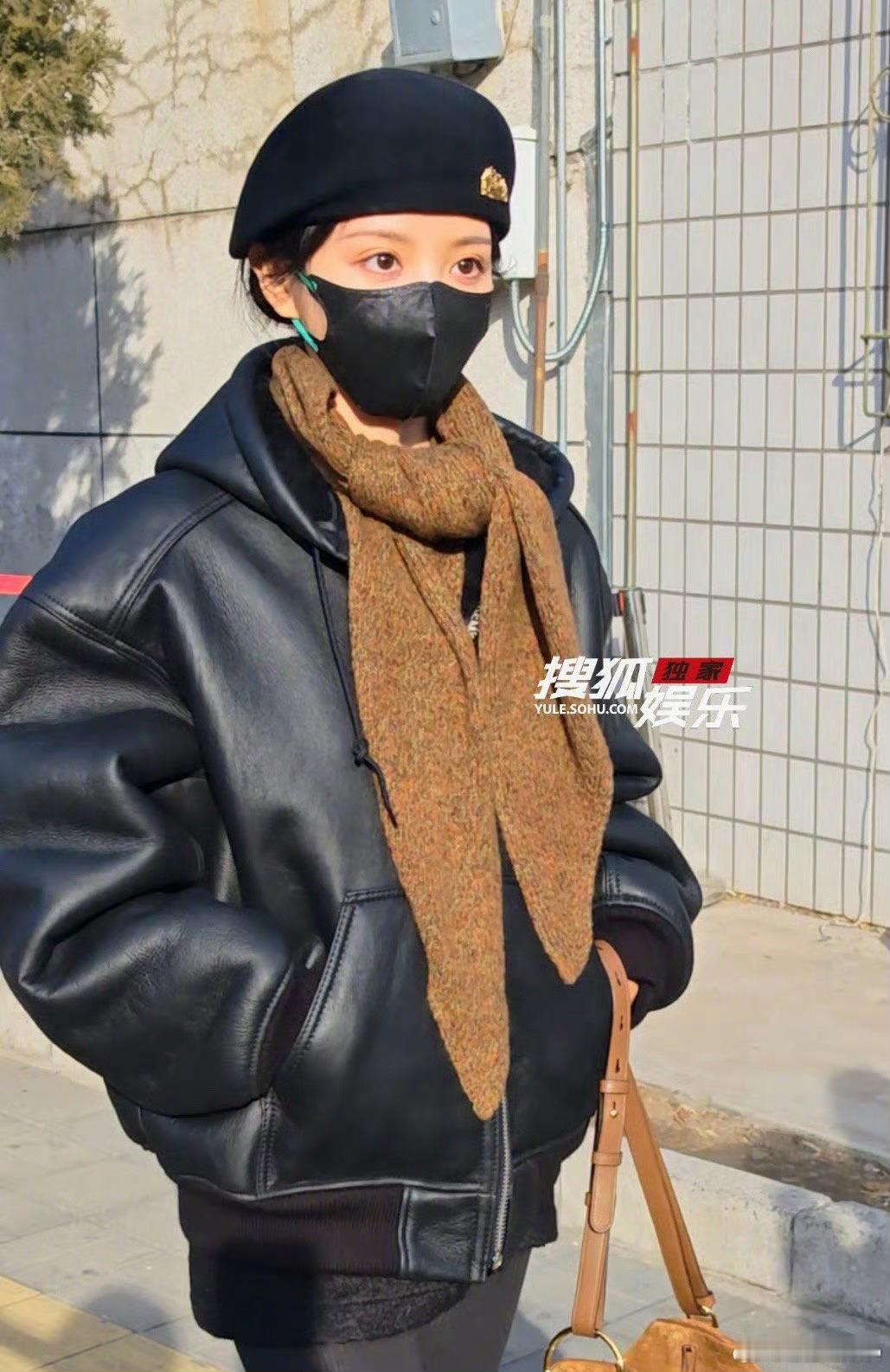 田曦薇现身央视路透这个大眼睛真的很好认啊，流量越来越好了，咖位也越来越高了，不愧