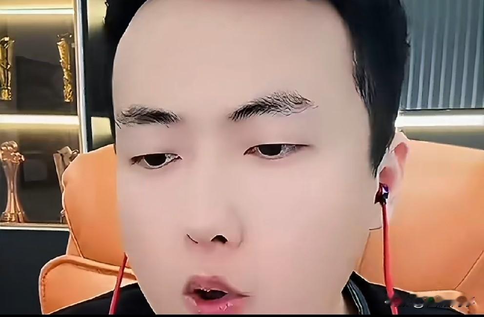 丁一讲述吴迪刷年框太实在！

          吴迪为了完成年框，上个月给徒弟