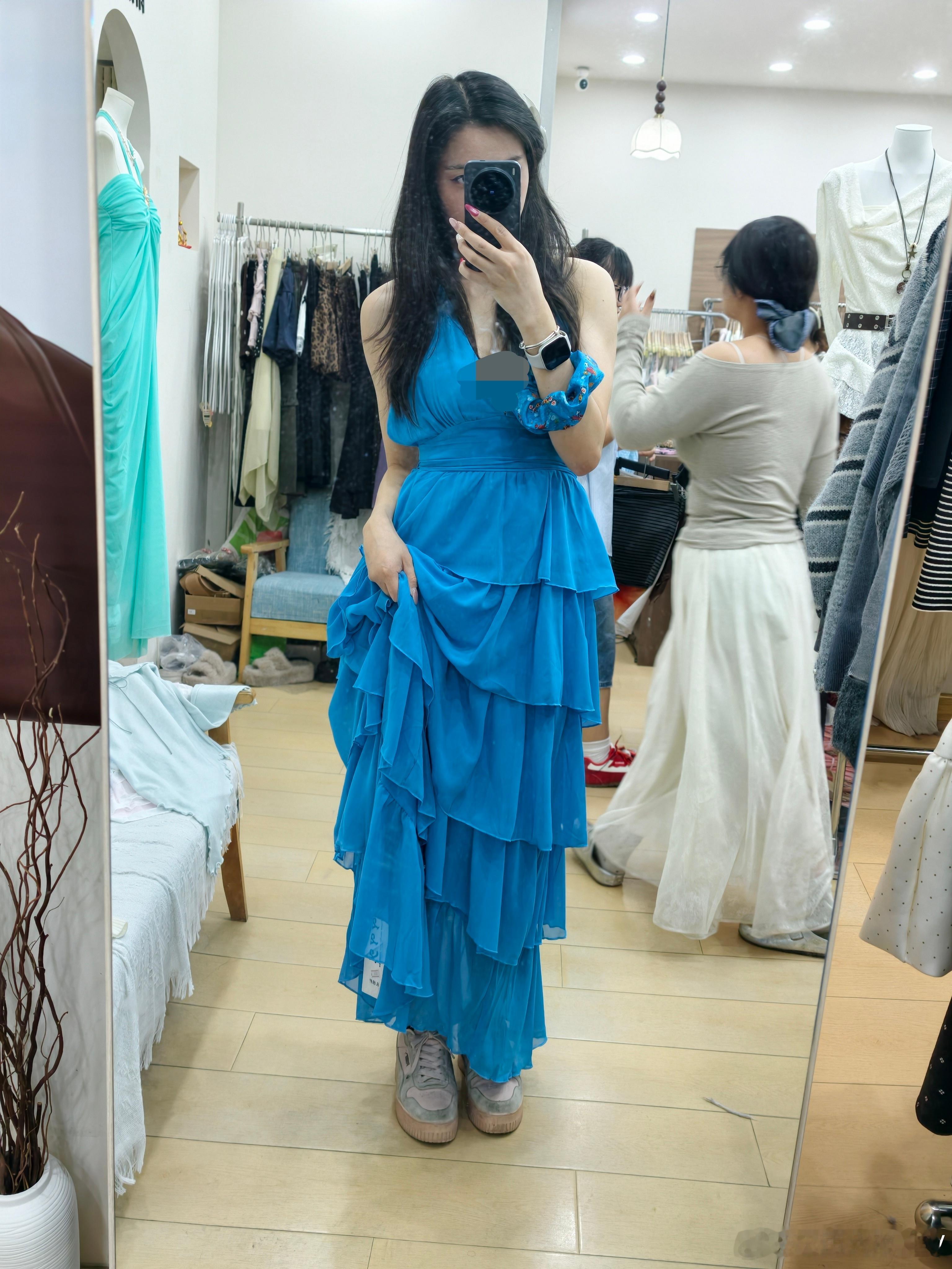 海边衣服二选一，你们觉得哪个好看？ ​​​
