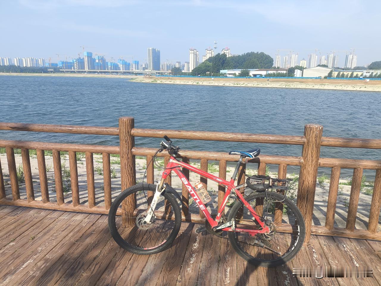 晒图笔记大赛 临湖而立，心也跟着湖面一同沉静下来。