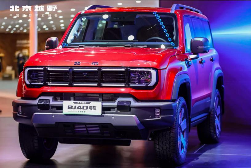 车圈顶流+硬汉天团齐助阵！BJ40增程长续航版预售21.48万，北京越野展台燃爆