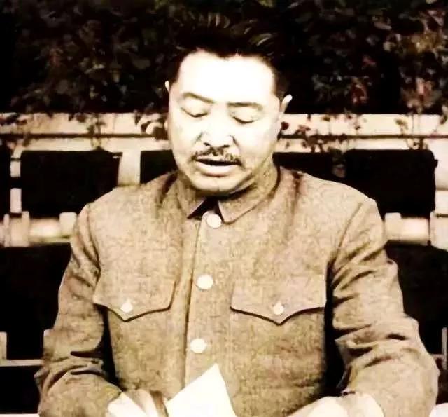 60 年代，国足接连输给缅甸、巴基斯坦和印尼，主管体育的贺龙元帅下令解散国家队，