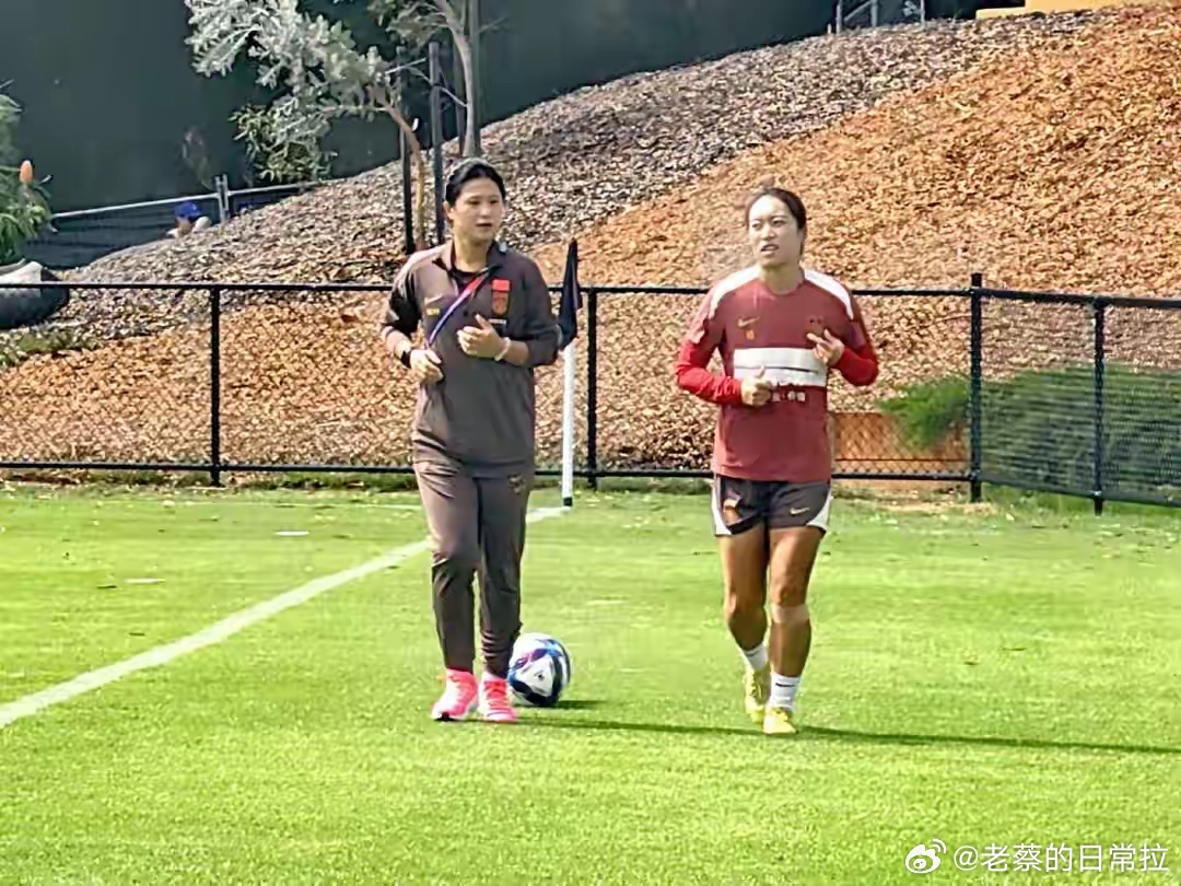 北京时间3月11日，中国女足在珀斯体育场完成抵达后的首次训练。前锋唐佳丽因此前对