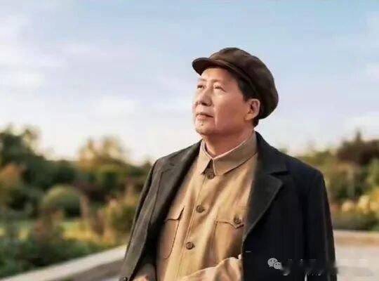【水调歌头·忆燃情岁月 】水调歌头·忆燃情岁月昔岁物资俭，民志自昂然。红旗高引前
