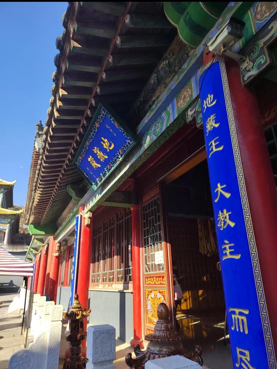 在河北沧州青县，藏着一处静谧的佛教圣地——地藏寺。这里红墙古瓦，承载千年佛文化底