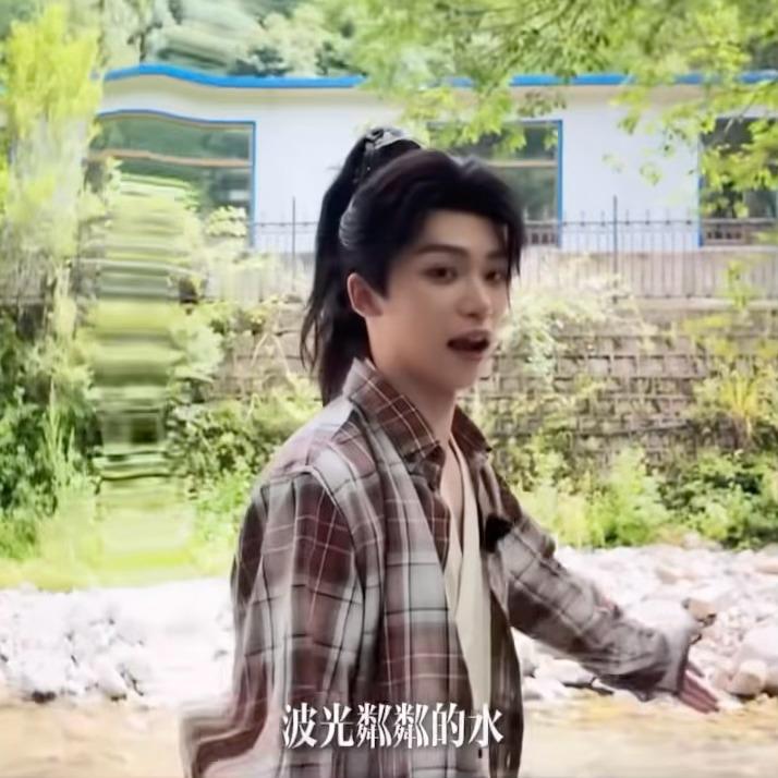 波光粼粼的水↗↘ ​​​