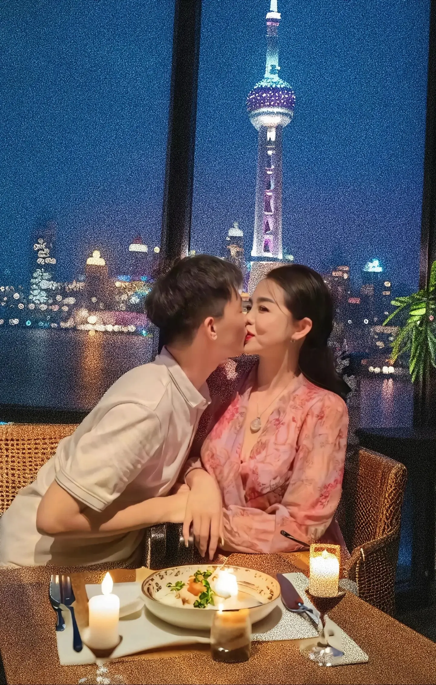 83年阿姨和01年小伙子的爱情故事
