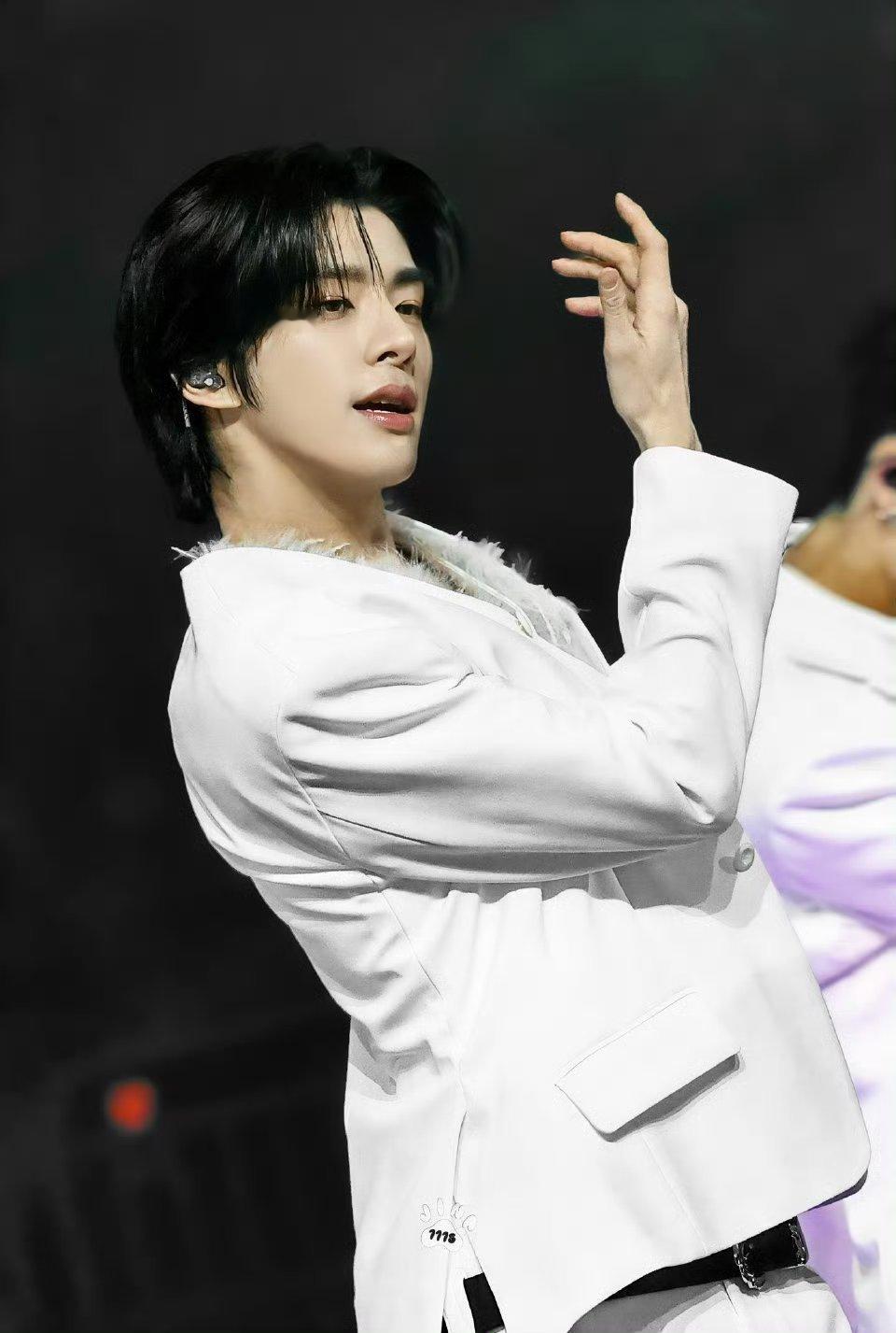 沈载伦SBS歌谣大战，完全是王子 