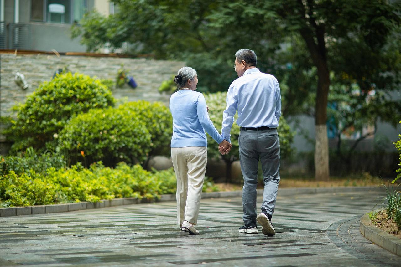 2026年七月，全国养老金调整通知依旧没有官宣，不少参保人对退休金的认知，还停留