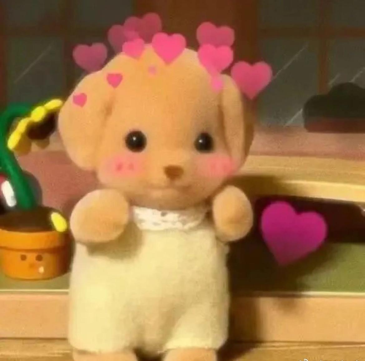 必须给这位小哥疯狂点赞！面对持刀抢劫犯的危险，他没有丝毫退缩，反而电梯逆行飞身扑