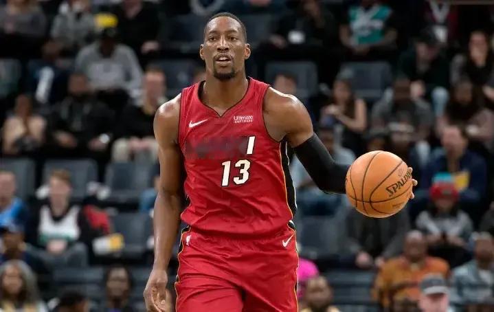 虽然热火伤兵满营，以目前9人轮换和小哈克斯发挥，还是能赢。
第一，热火首发，希罗