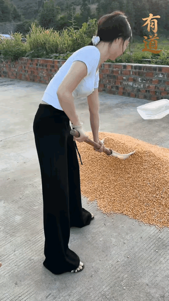 回家了，就是爸爸妈妈的乖女儿，是妹妹眼中的好姐姐，要帮着做事🌹