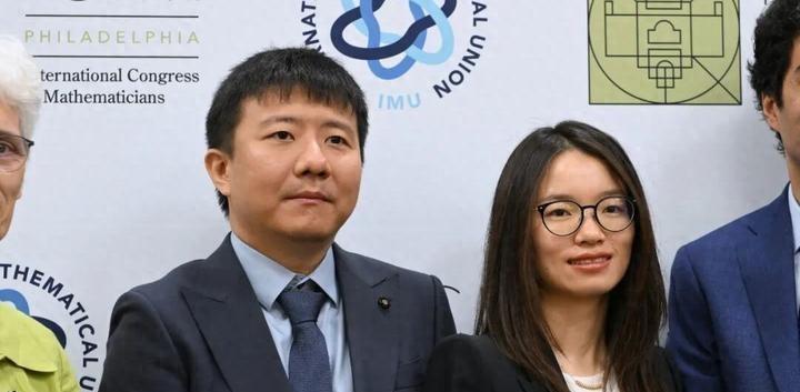 5月4日，国际数学界公布最新菲尔兹奖得主，王虹和邓煜的名字让全网瞬间沸腾。两位中