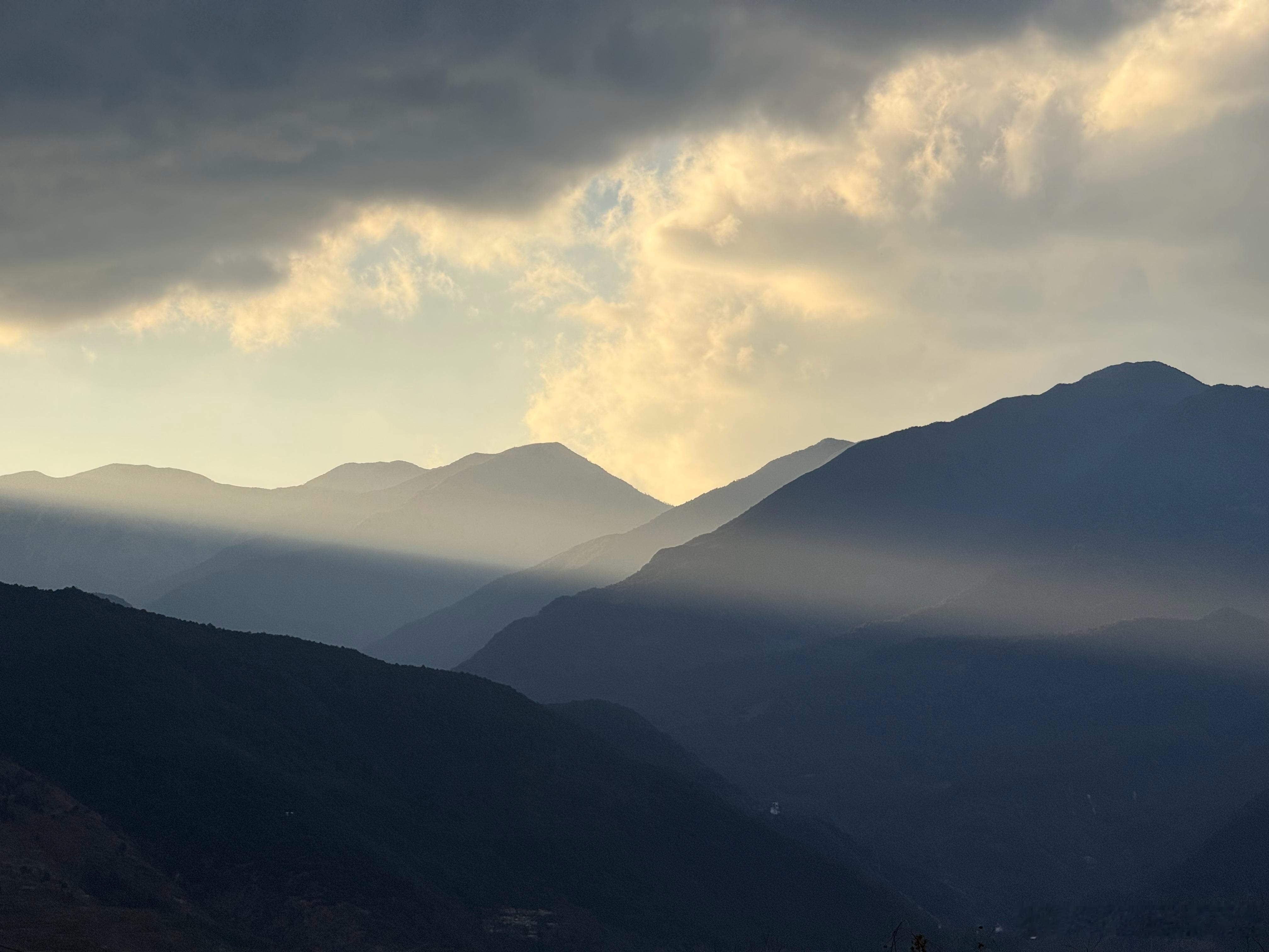 人要往远看，过了山，就豁然了 