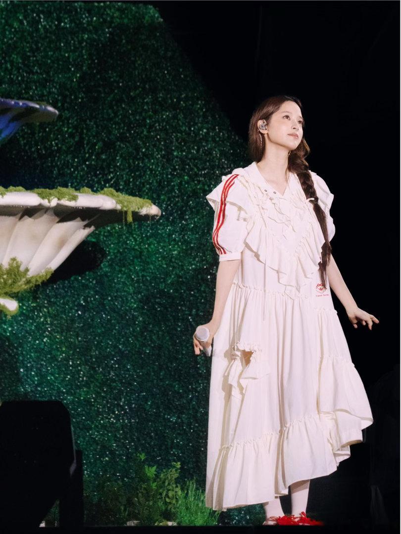 欧阳娜娜雨中神图、欧阳娜娜雨中美成这样了围观下啦，欧阳娜娜雨中神图，可以有啊，欧