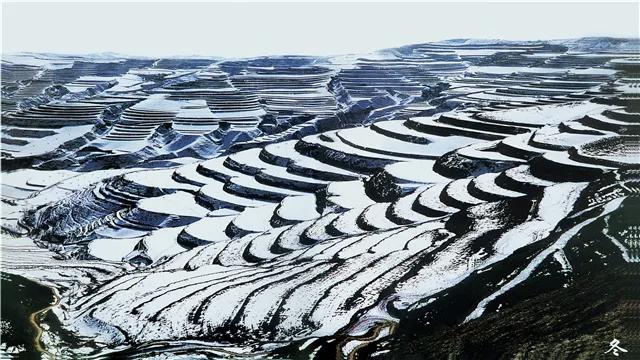 【每一个容器的利用价值在于它的空，空是一种度量和胸怀，空是有的可能和前提，空是有