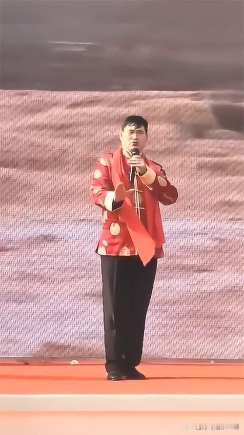大衣哥3首歌10万你们认为是多还是少？结合2026年演艺市场的行情，“10万唱3