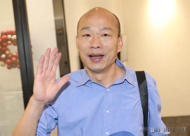 中国台湾岛内政坛这种“对外演戏、私下亲热”的操作，本质上是一场利益捆绑的政治秀。