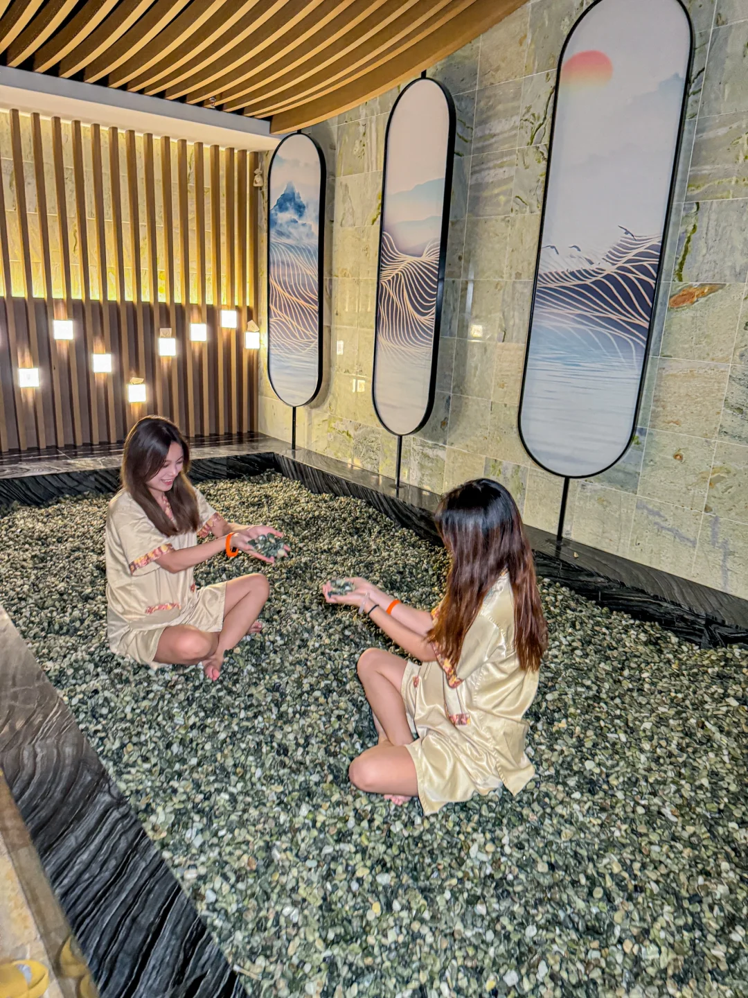 包头人在澡堂也太享受了…水果冰淇淋🍦畅吃!
