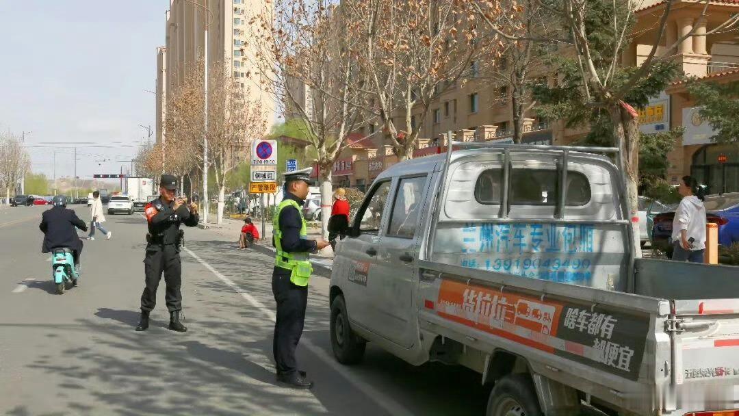 兰州高新公安交巡合一护平安 【“交巡合一”8分钟疏通早高峰剐蹭事故】5月28日早
