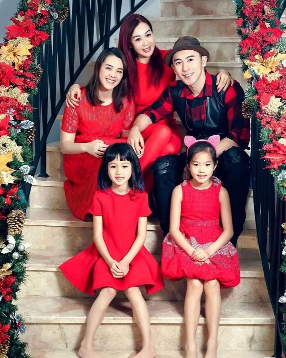 张伦硕说自己还是想要一个自己的孩子，两人结婚十年了，钟丽缇都55岁了，他现在才说