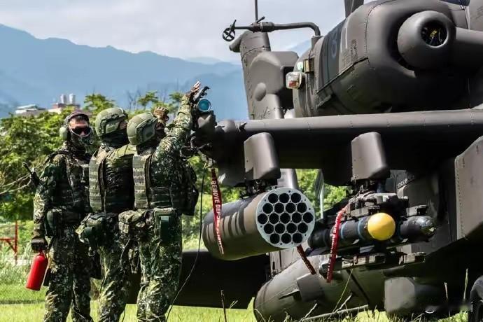 被大陆通缉台军麻烦大了！
 日前，厦门市公安针对18名实施“台独”行径的台军官兵