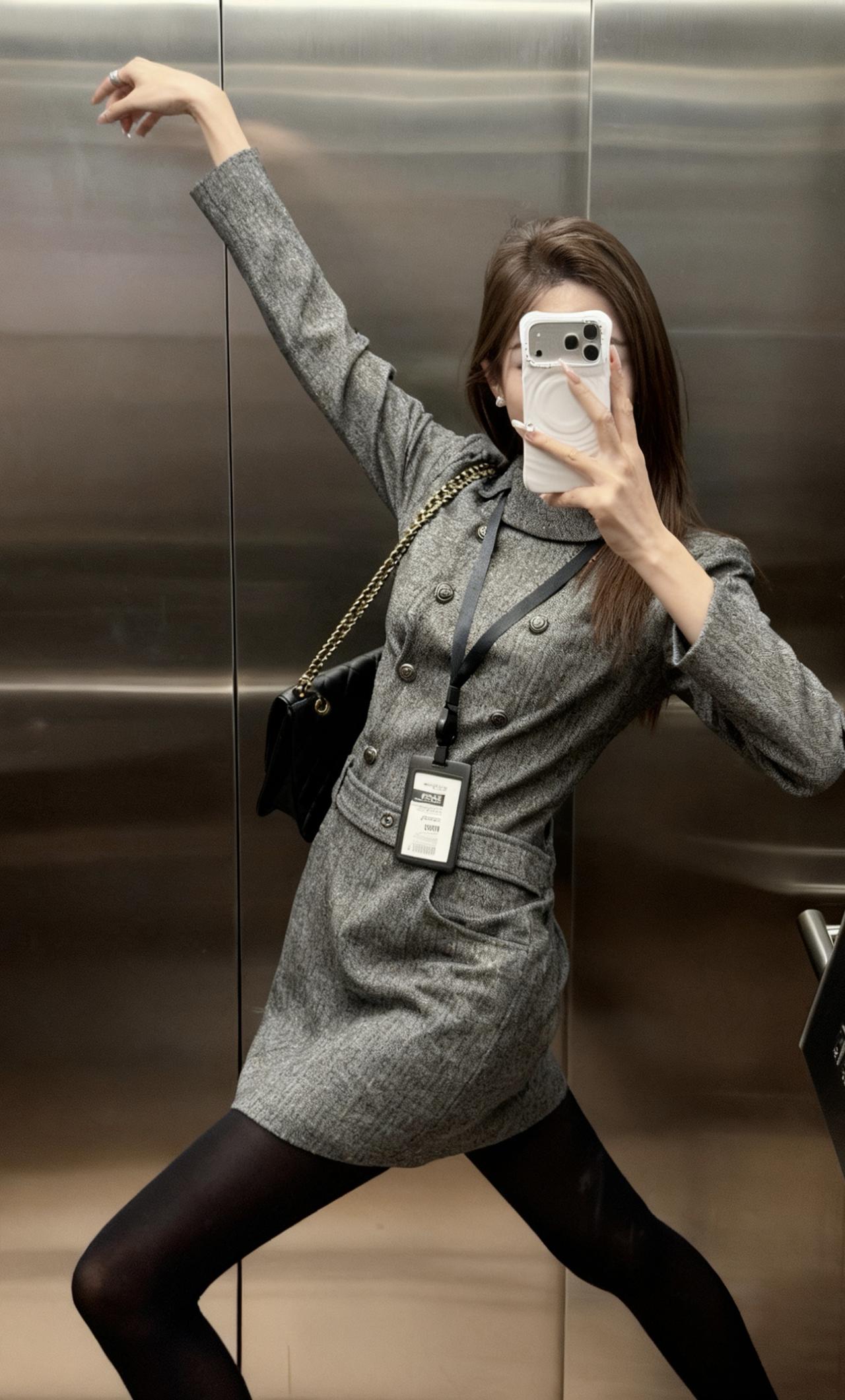 这套是轻熟风职场甜酷穿搭，用经典的灰色调打造出精致又不失个性的造型，非常适合喜欢