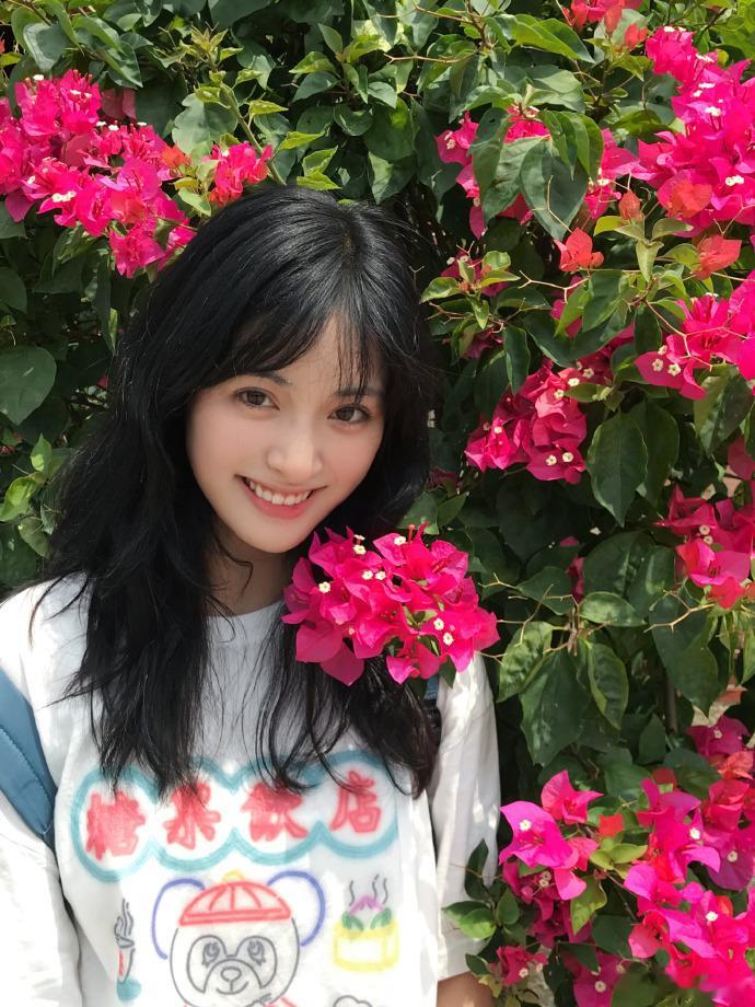 沈月真的好美，翁小雯还叫沈月“小朋友” ​​​