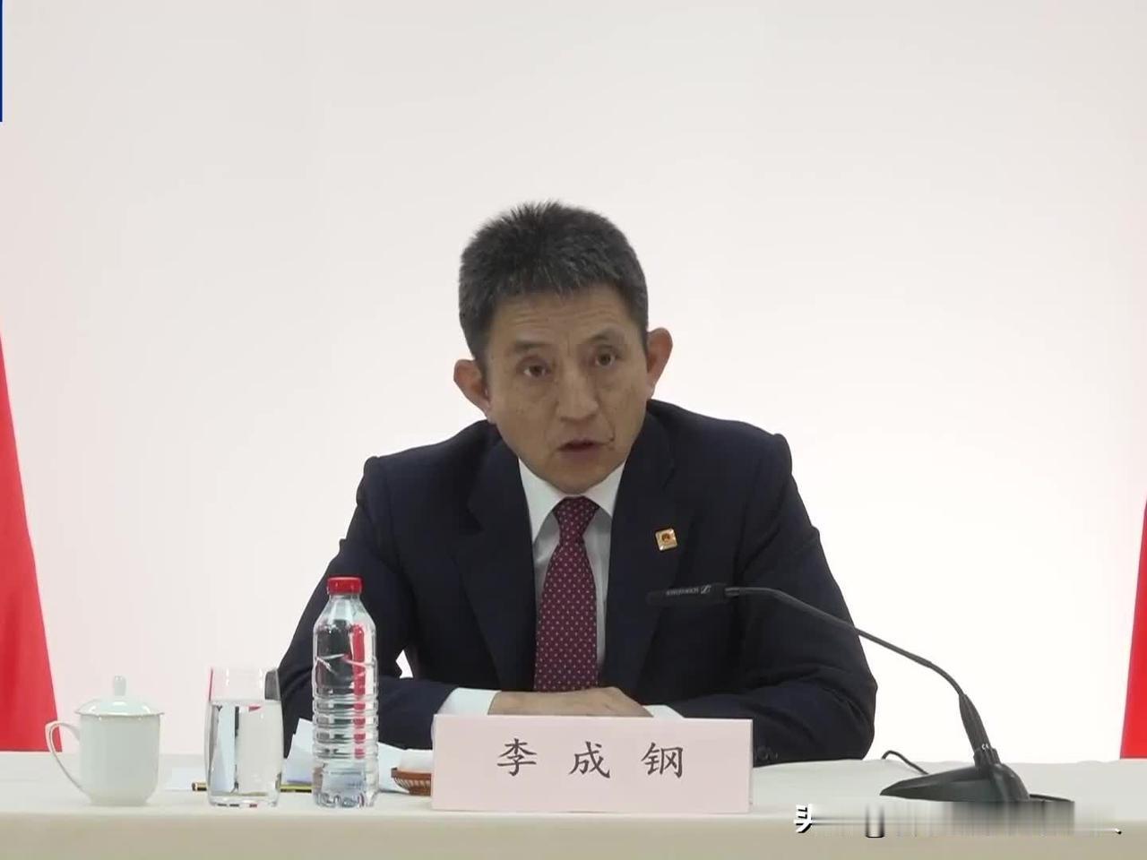 中国谈判代表，正在启用一套全新的“即时反击”战术。马德里谈判桌上，美方刚威胁半导