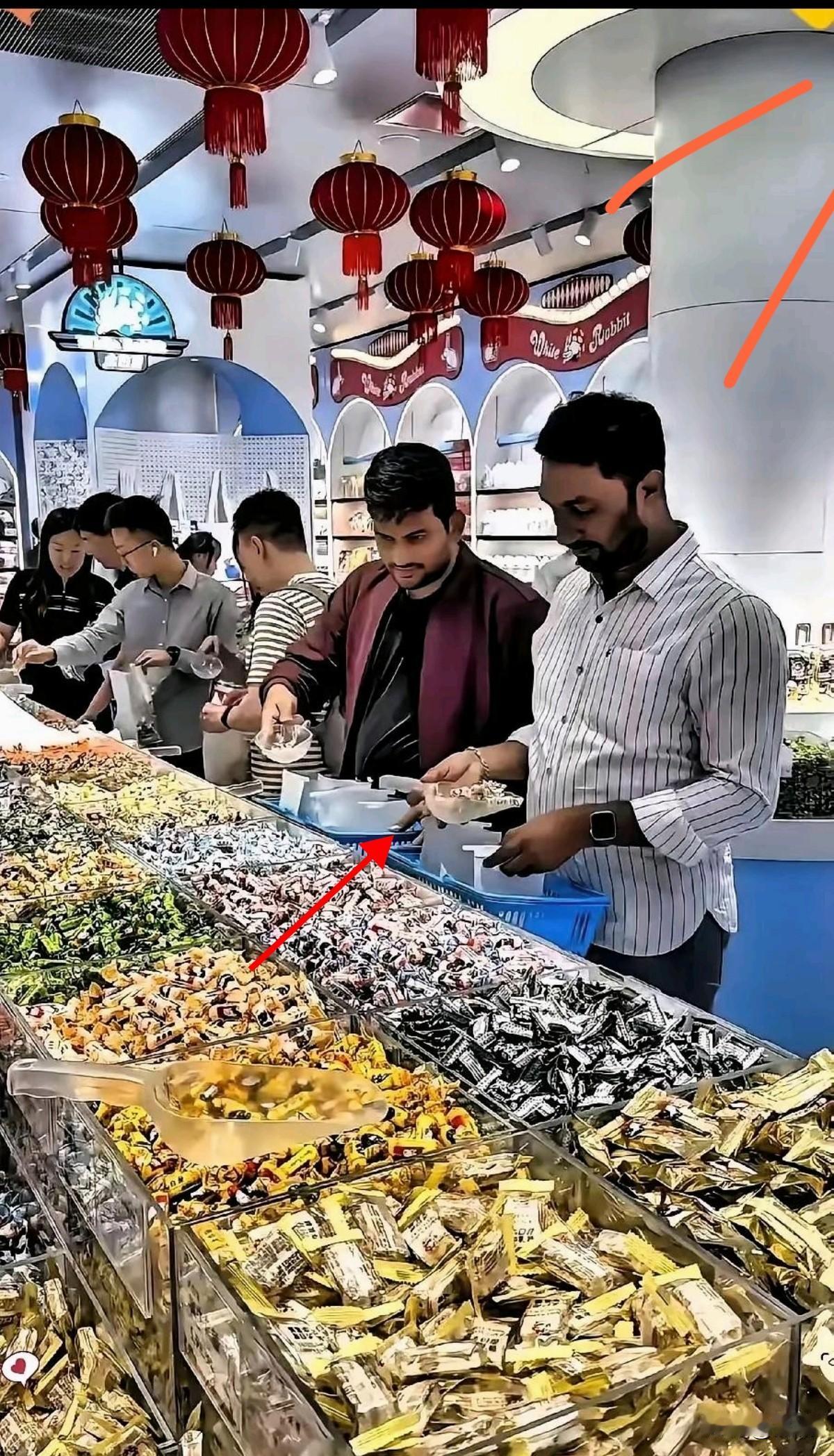 义乌“组团偷衣”还没凉，深圳超市又曝印度游客偷大米
购物车塞4袋大米，付款时只扫