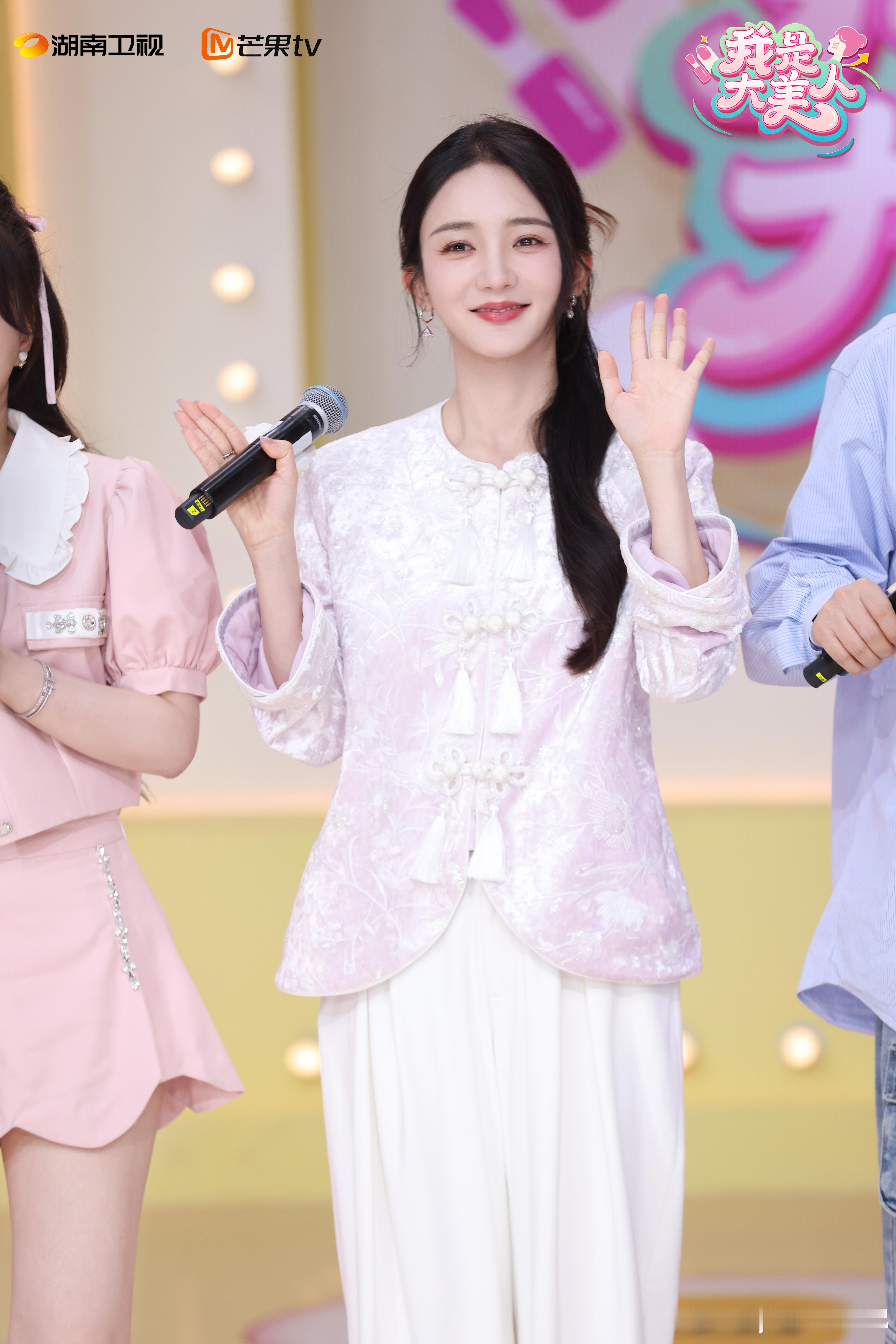 #我是大美人解析年轻人养生状态# 《我是大美人》本期节目通过聊天，解析了现在年轻