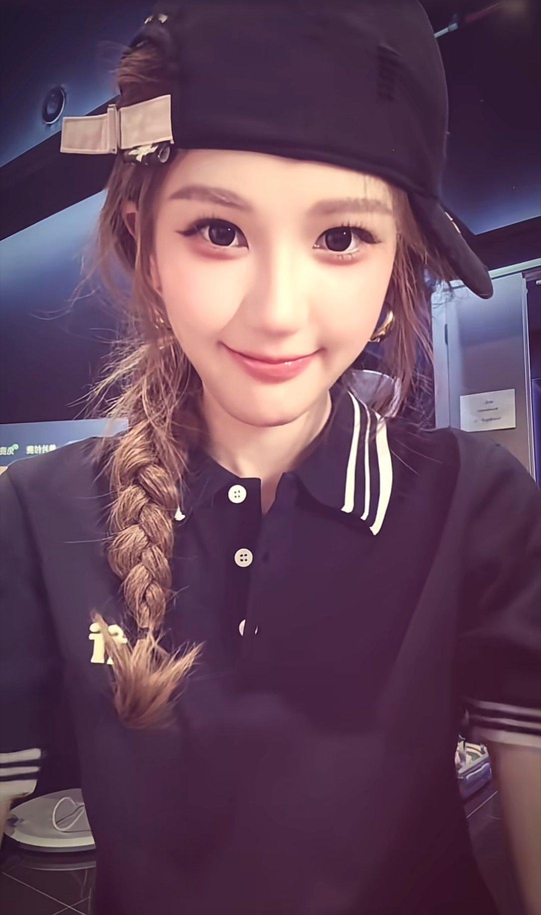 这是赵露思还是章若楠？ 