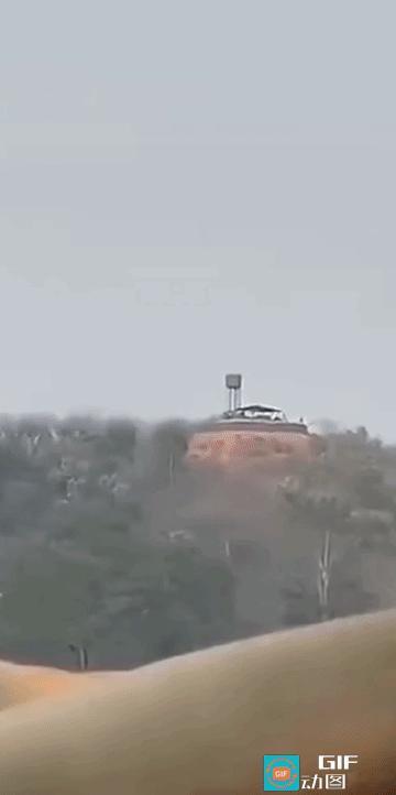 泰军发射导弹三枚导弹准确的落在柬埔寨前沿哨所

连续三次剧烈的爆炸让人震撼。
