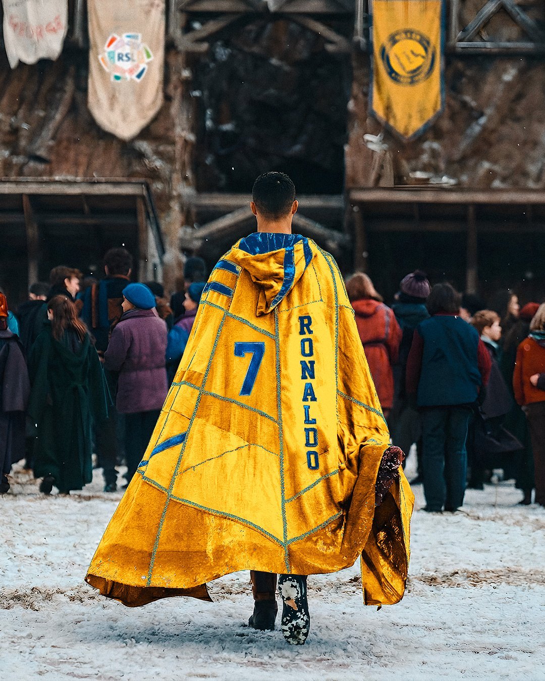 这件挺酷CR7披风～～～ 