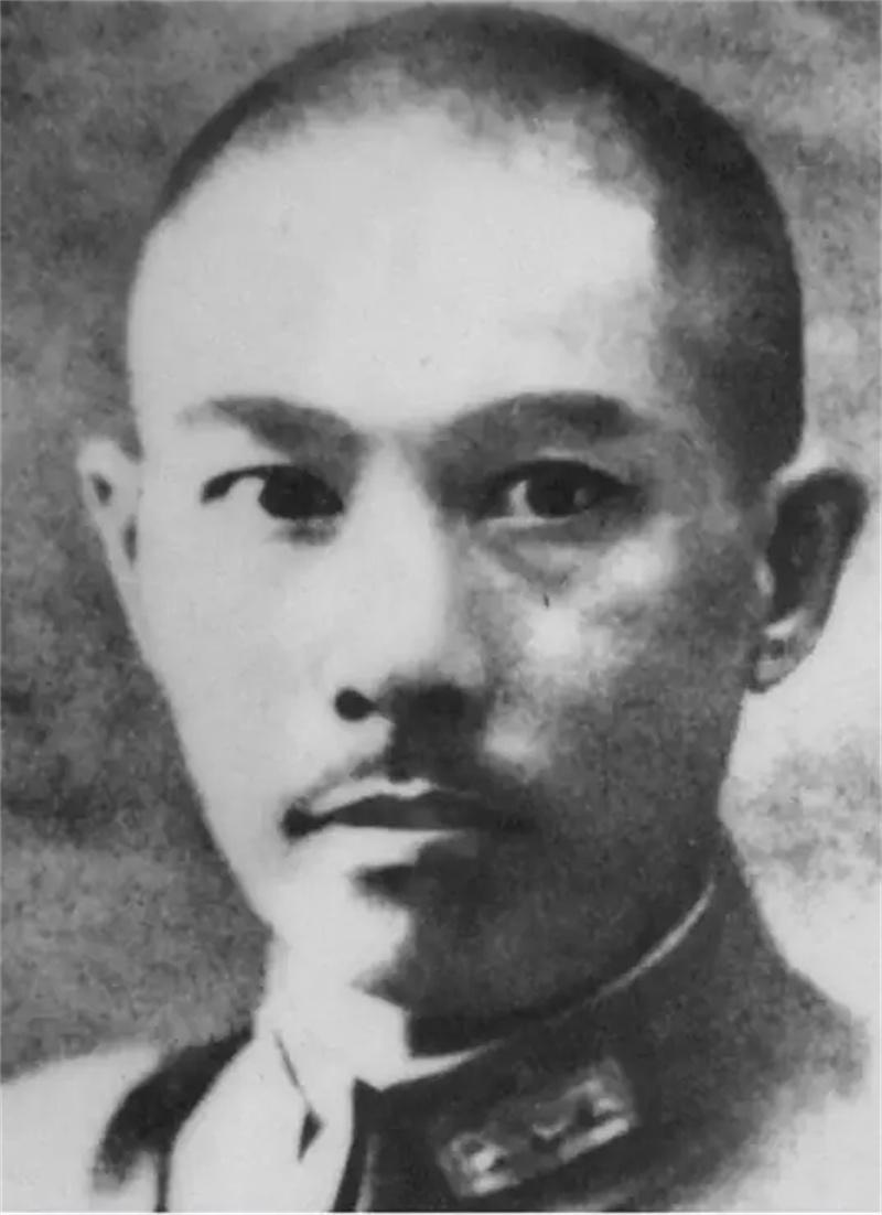 1937年南京保卫战，唐生智下令撤退后，南京市长萧山令誓与南京共存亡，他带着警察