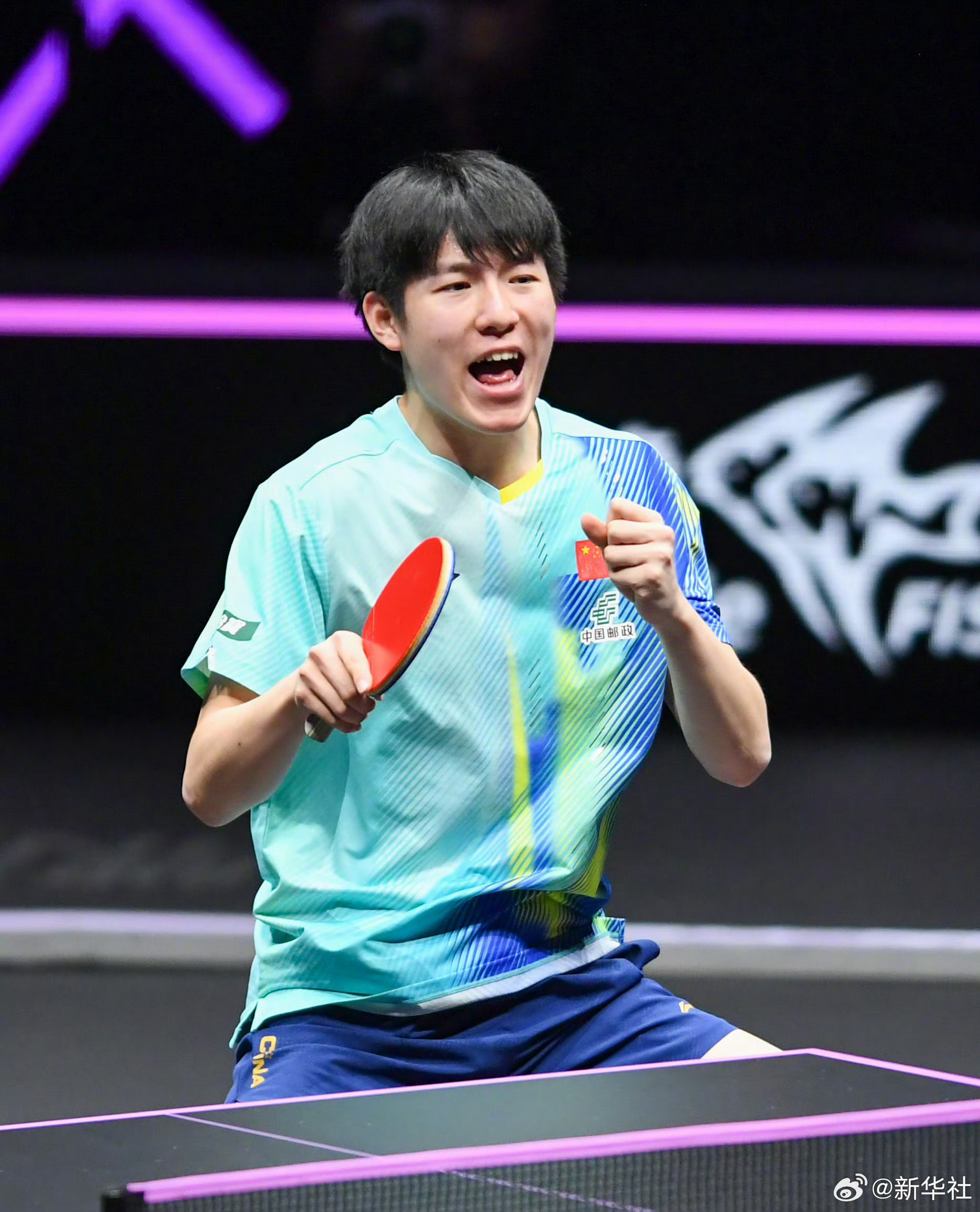 温瑞博这哥确实不错，2007年出生的，不到20岁。之前看他跟樊振东的比赛，打球很