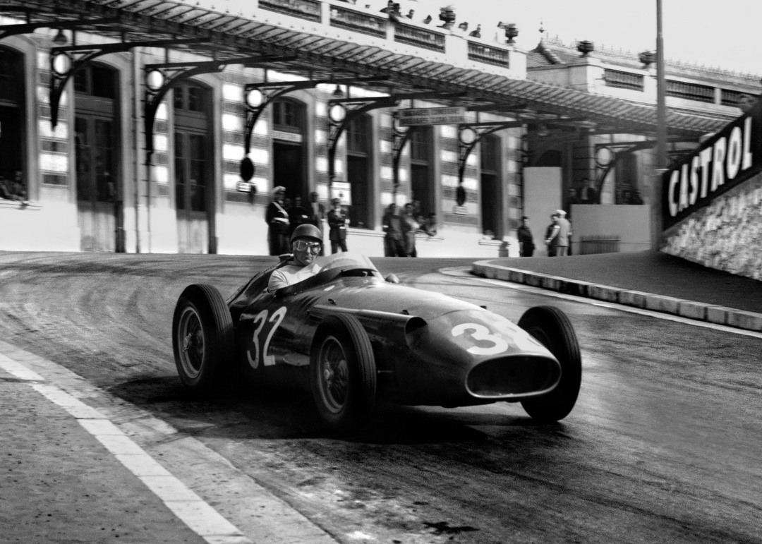 【陈年老图】1957年F1摩纳哥大奖赛，驾驶玛莎拉蒂205F出战的方吉奥~📷️