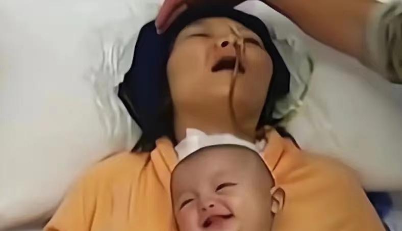你敢相信吗？广西一名28岁的植物人妈妈，在顺利生下孩子后，竟然奇迹般地苏醒了！连