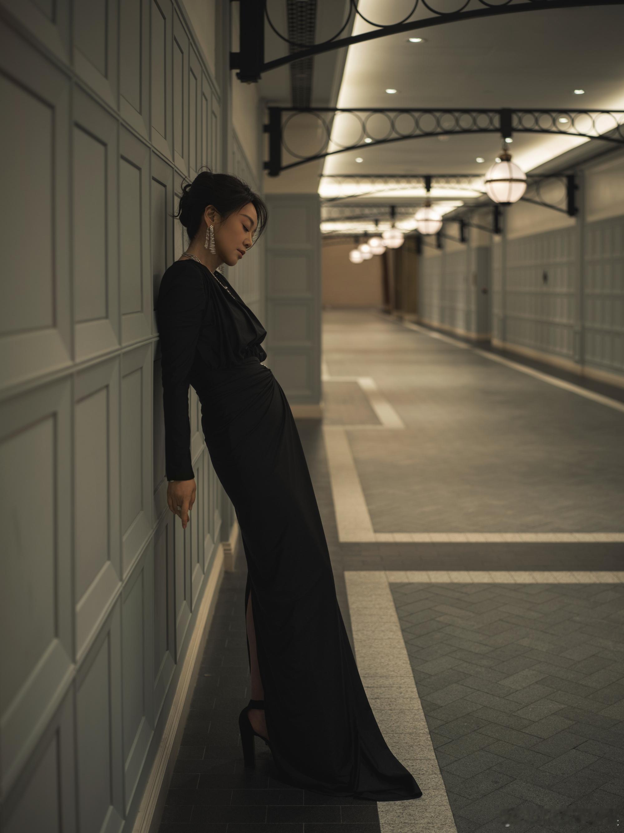 魏大勋回应和闫妮的合作舞台 魏大勋和闫妮的舞台之所以好磕，全是即兴 + 不知情！