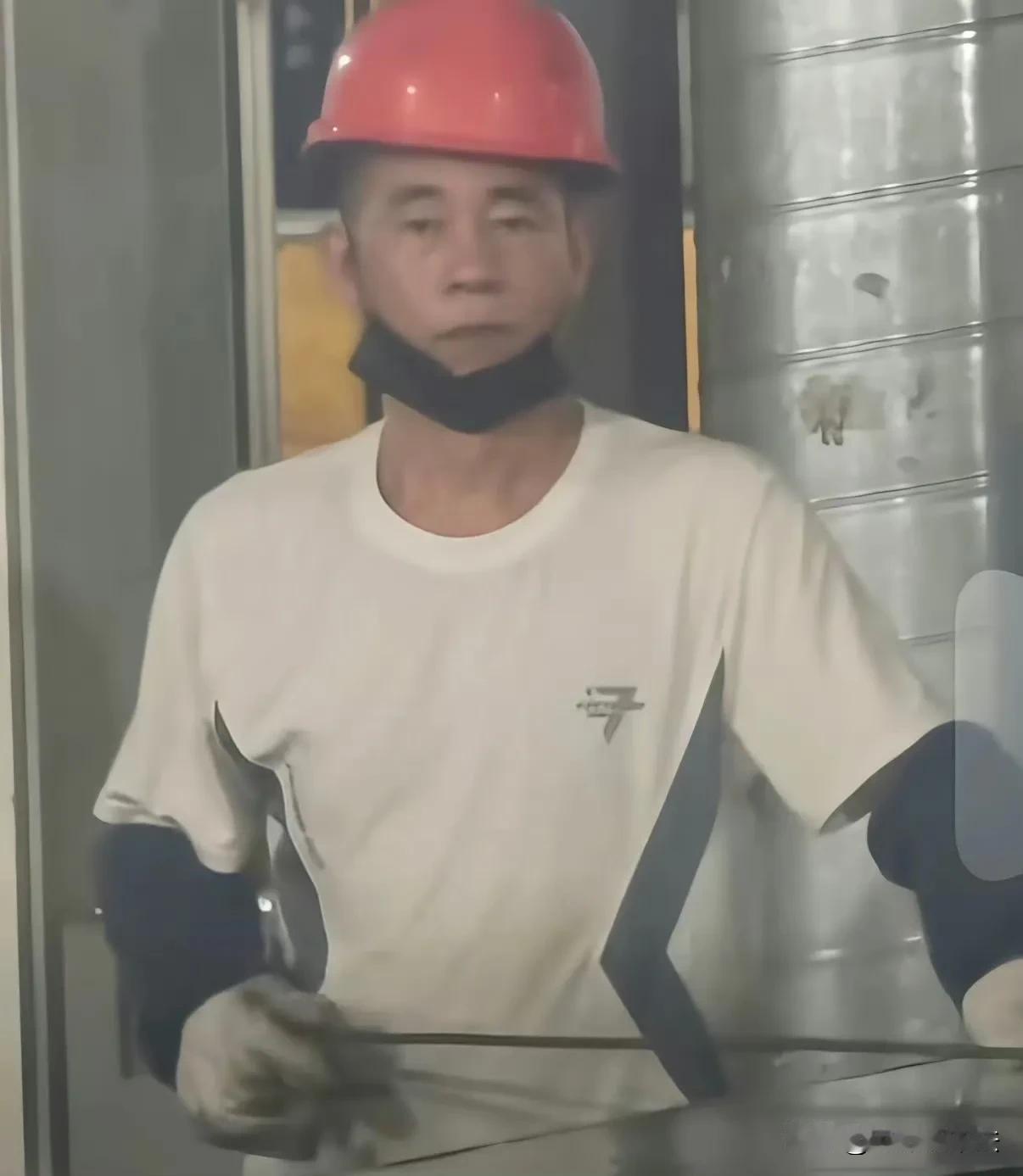 关于陈小春弟弟这事，网友们就别自我感动了，真相大概率是，陈小春早就放弃了把弟弟找