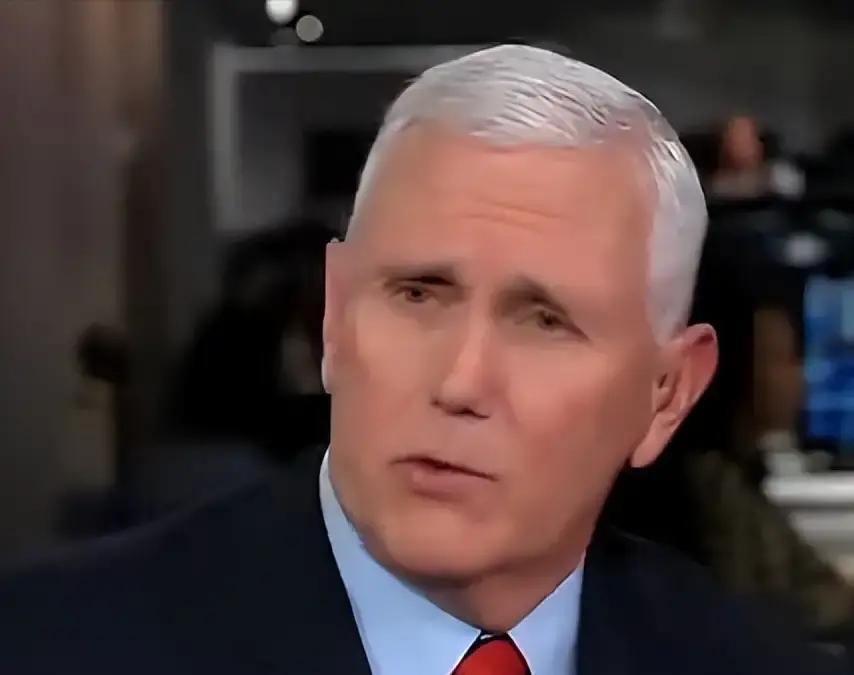 彭斯把丹麦放在台前，其实是在拷问北约底线。
 
他说“攻击丹麦意味着攻击所有盟友