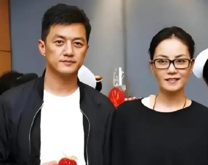 李嫣18岁成人礼这天，在北京那家高档会所里，王菲和李亚鹏时隔多年再次坐到了相邻的