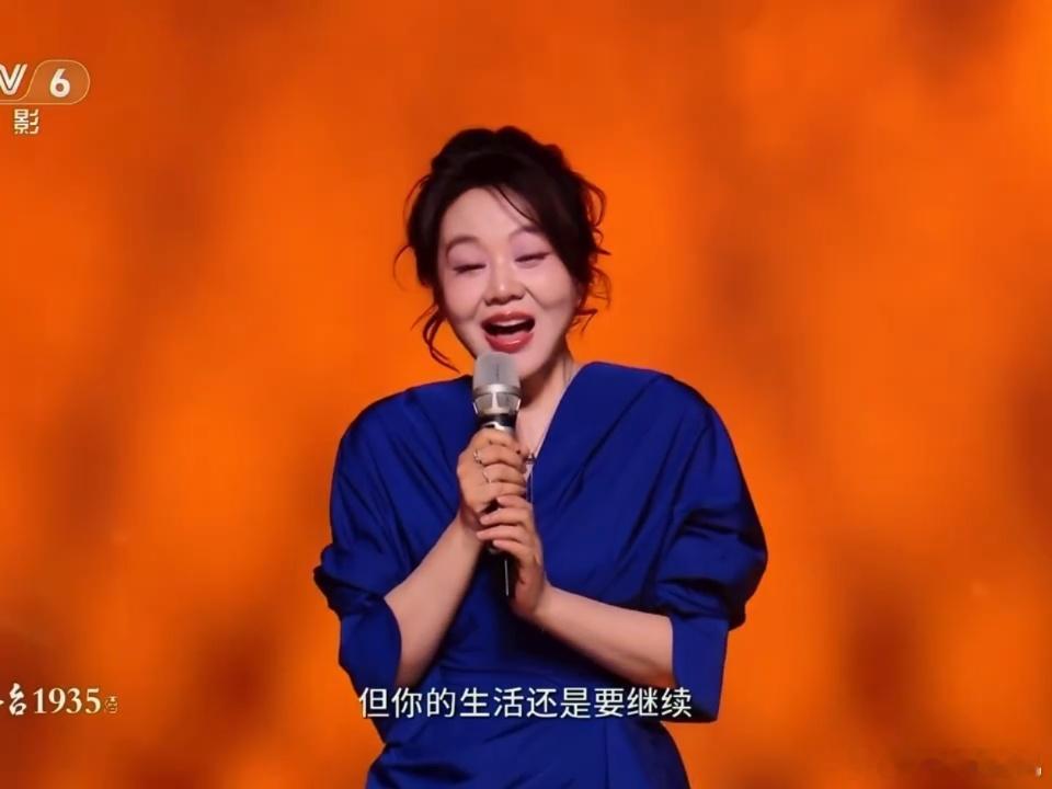 闫妮一开口回到同福客栈了 谁能拒绝闫妮的这一嗓子啊！《侠客行》一响起，同福客栈的