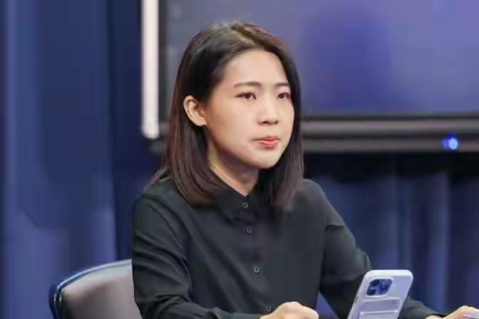 霸气，徐巧芯面对“泄密案”敢言不怕、毫不退缩，这在蓝营年轻一代是个有勇气，敢于揭