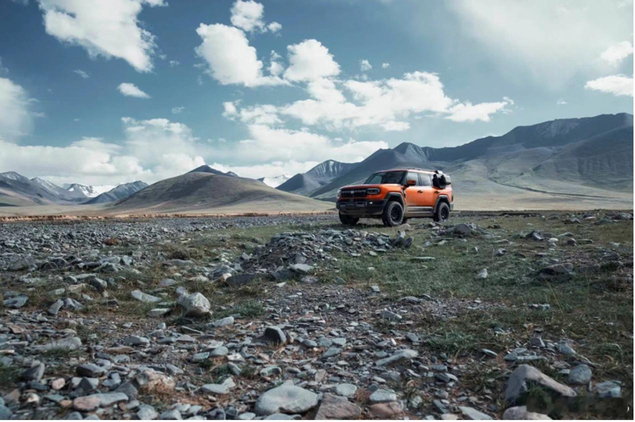 纵横 G700 正式全球上市，定位为豪华越野 SUV，共推出 4 个版型。新车搭